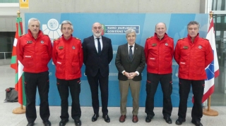 El presidente de la Audiencia Nacional visita la sede central de la Ertzaintza 